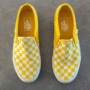 Vans Sneekers Slip on low tops. Yellow and white. Worn once